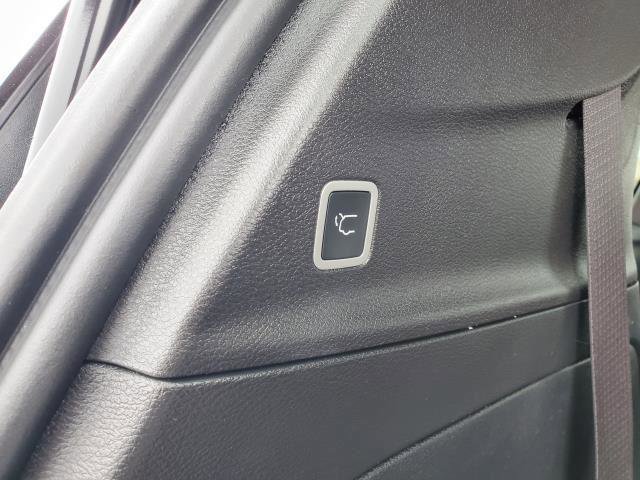 Used 2025 Chrysler Pacifica Select image 28