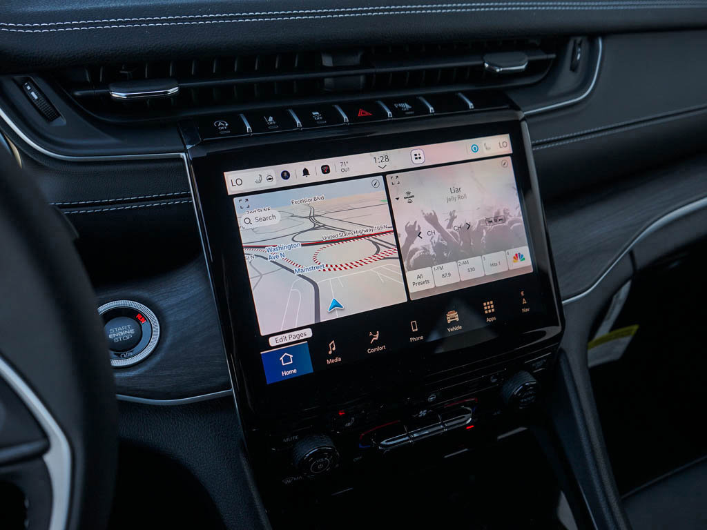 New 2025 Jeep Grand Cherokee Limited w/ Trailer Tow Package image 23