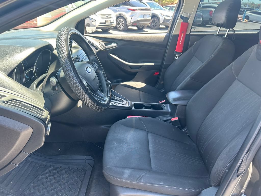 Used 2018 Ford Focus SE FWD image 23