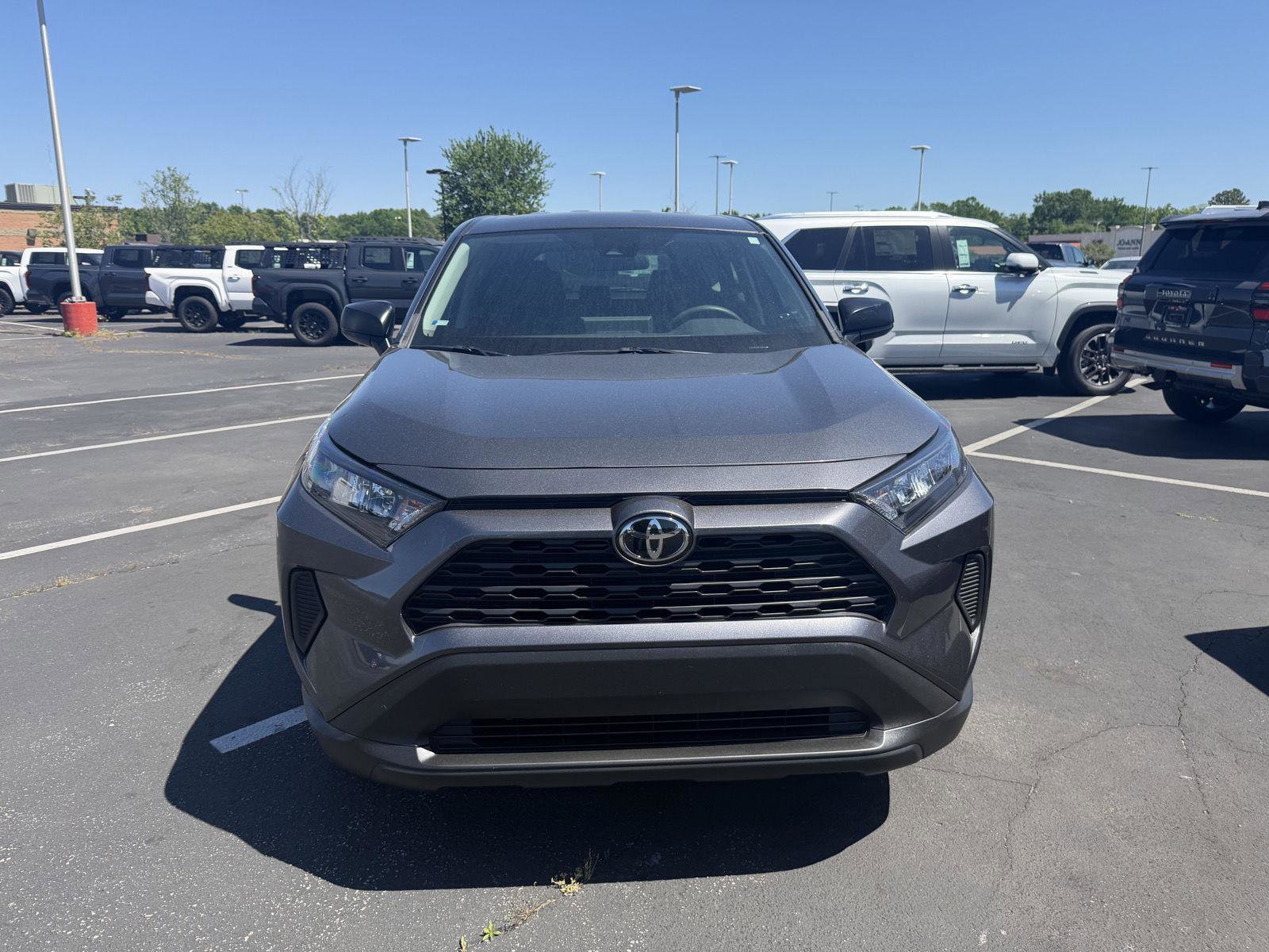 Used 2022 Toyota RAV4 LE FWD image 2