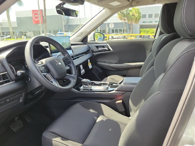 Used 2026 Mitsubishi Outlander ES FWD image 17