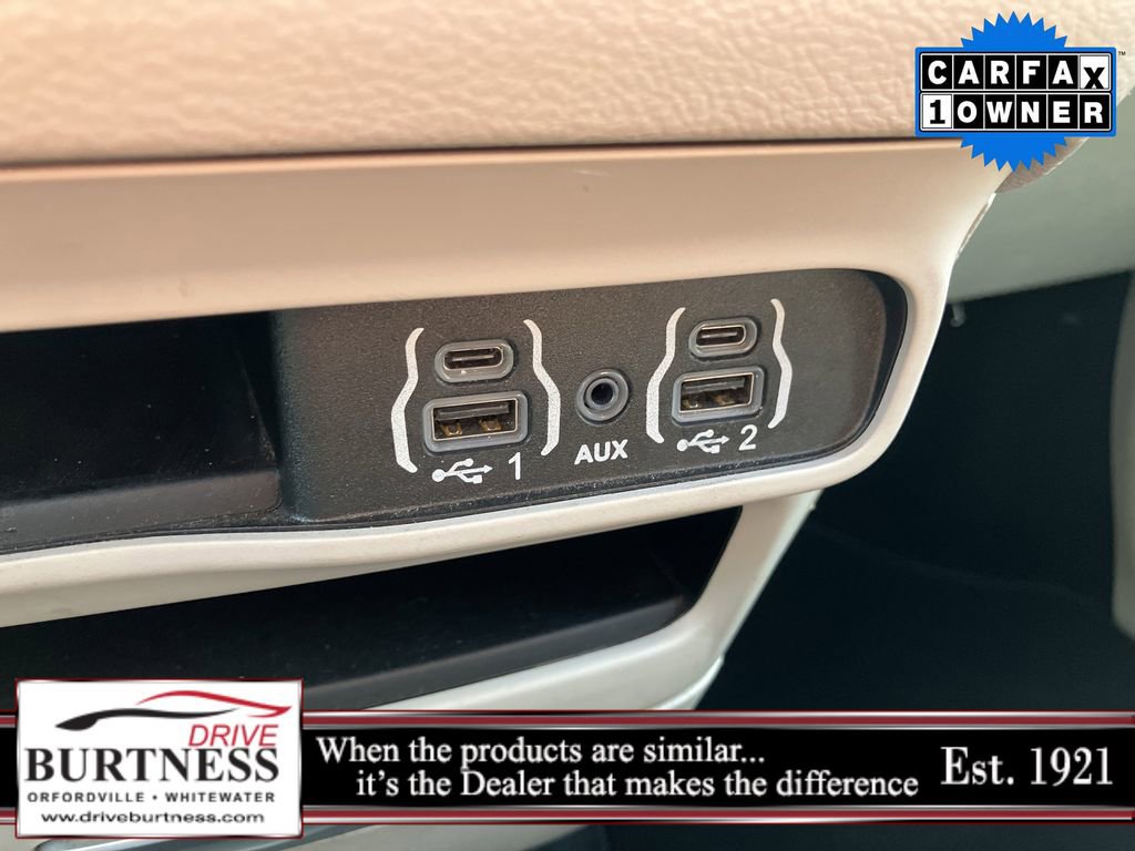 Used 2024 Chrysler Pacifica Touring-L image 44