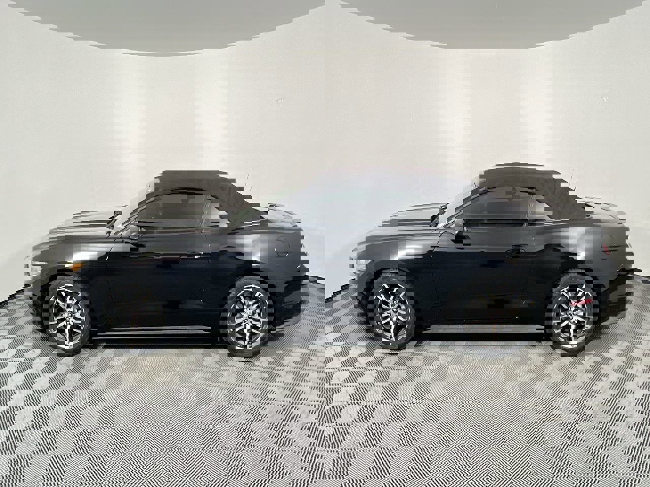 Used 2016 Ford Mustang Premium image 6