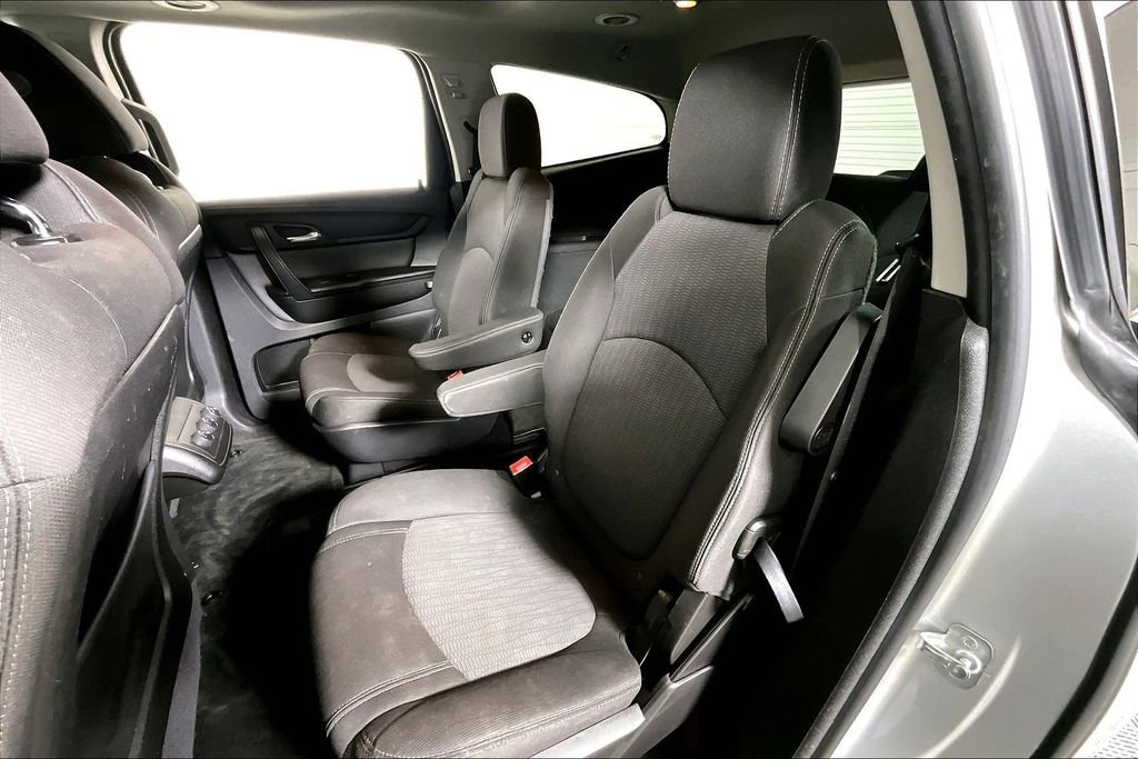 Used 2017 Chevrolet Traverse LT image 26
