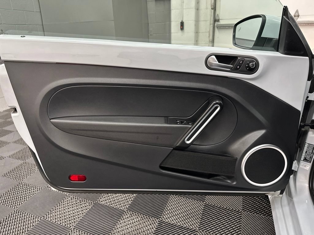 Used 2019 Volkswagen Beetle 2.0T SE FWD image 21