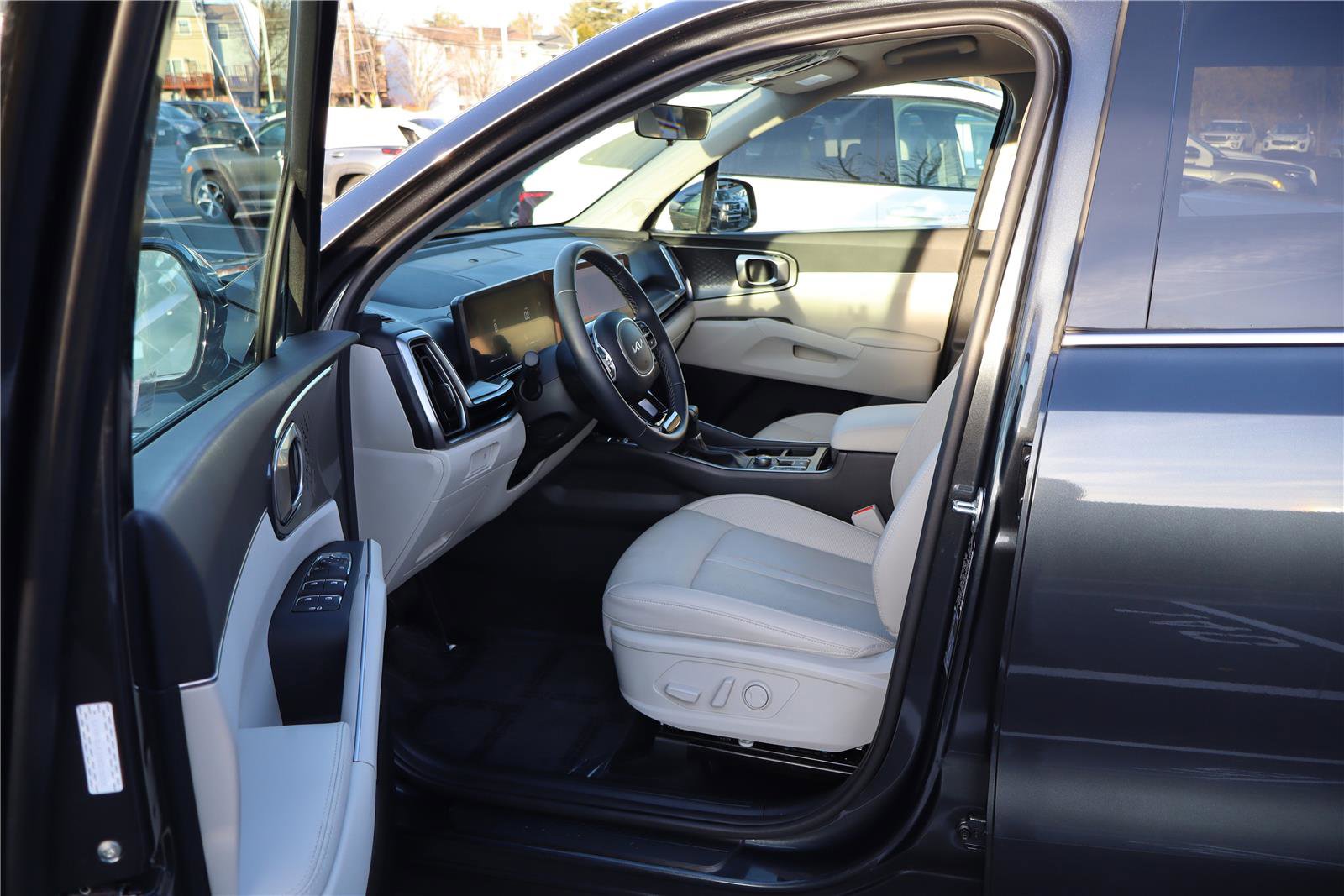 Certified 2025 Kia Sorento S image 15