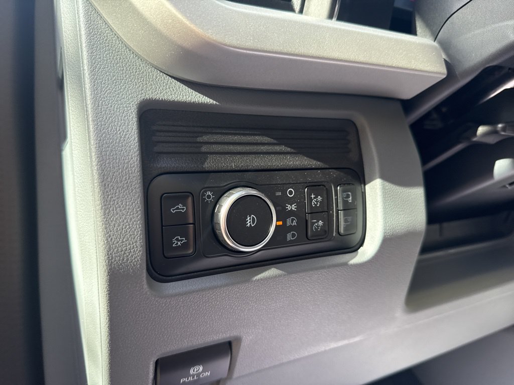 New 2026 Ford F250 XLT w/ XLT Premium Package AWD/4WD image 19