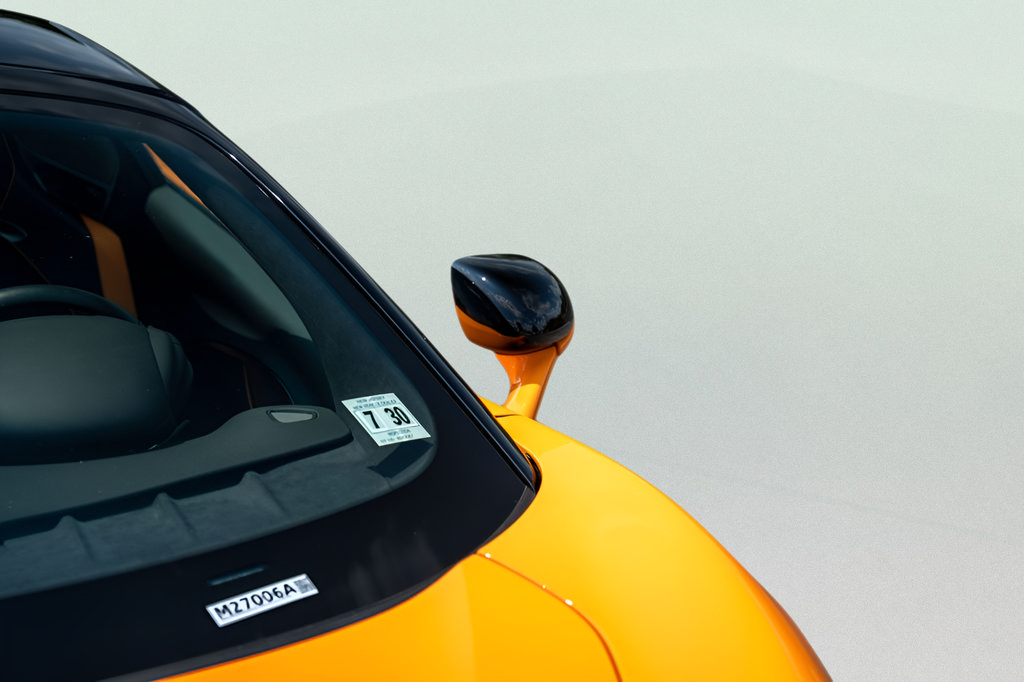 Used 2025 McLaren Artura Spider RWD image 13