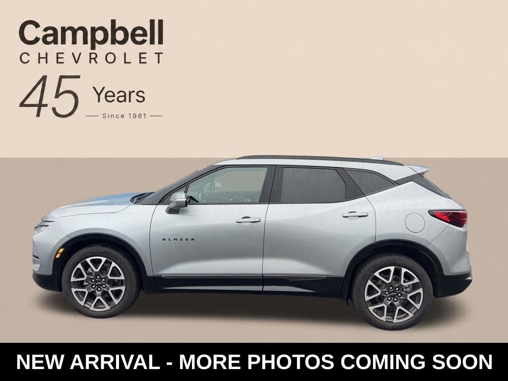 Used 2025 Chevrolet Blazer RS FWD image 2