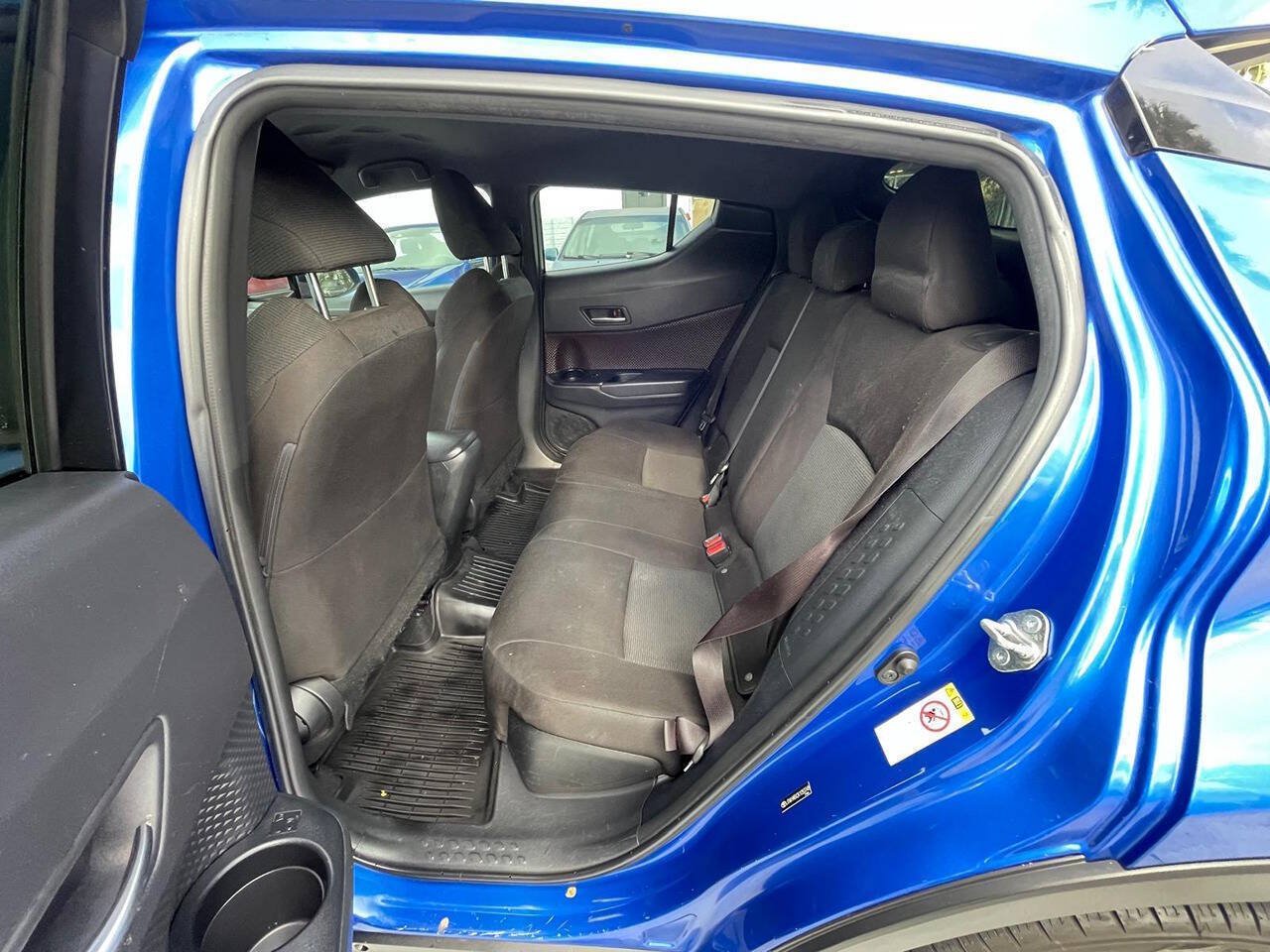 Used 2019 Toyota C-HR XLE FWD image 9