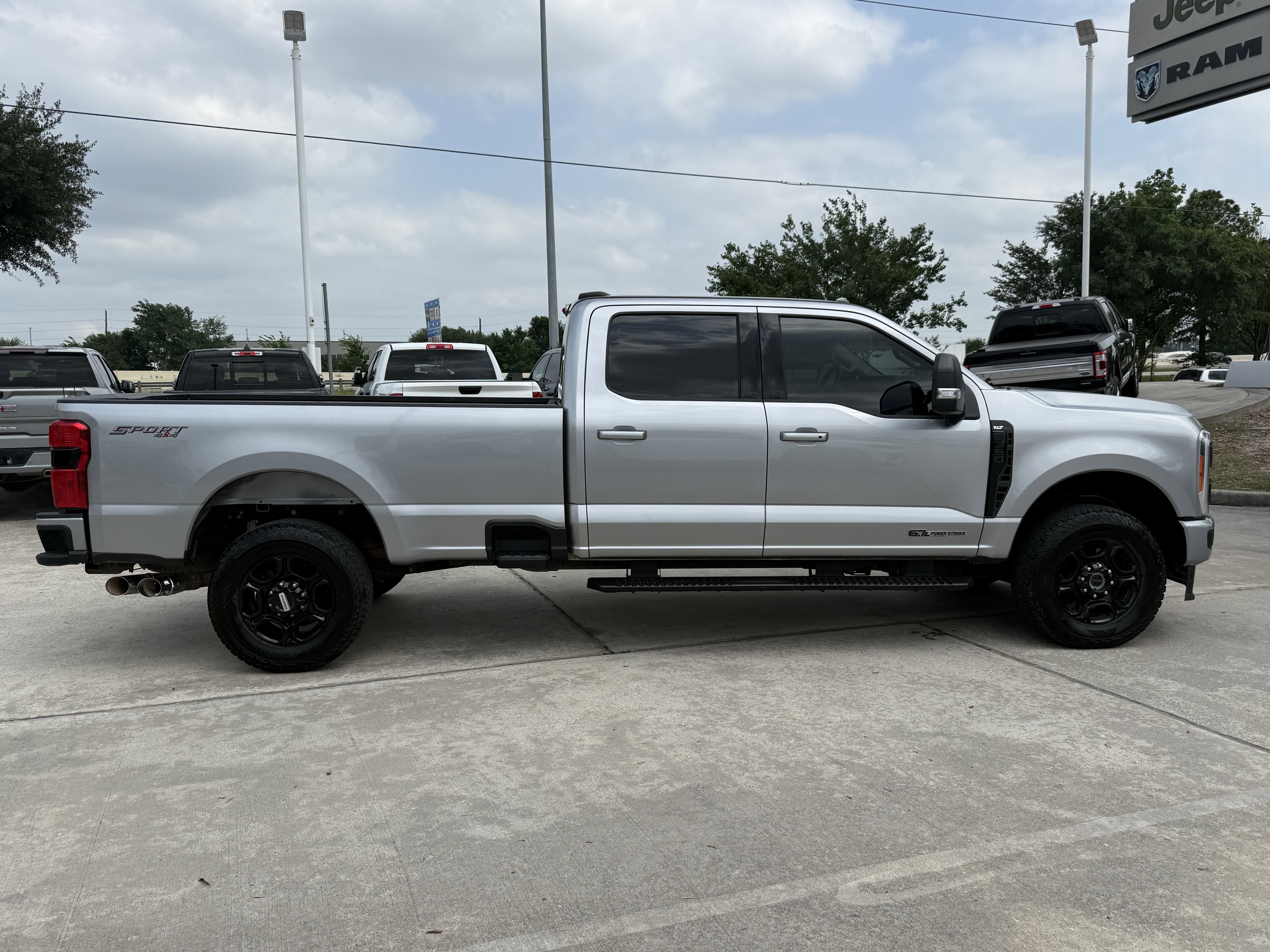 Used 2023 Ford F350 XLT w/ XLT Premium Package AWD/4WD image 3