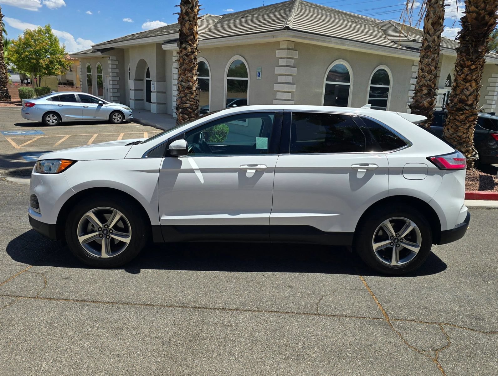Used 2020 Ford Edge SEL w/ Convenience Package FWD image 4