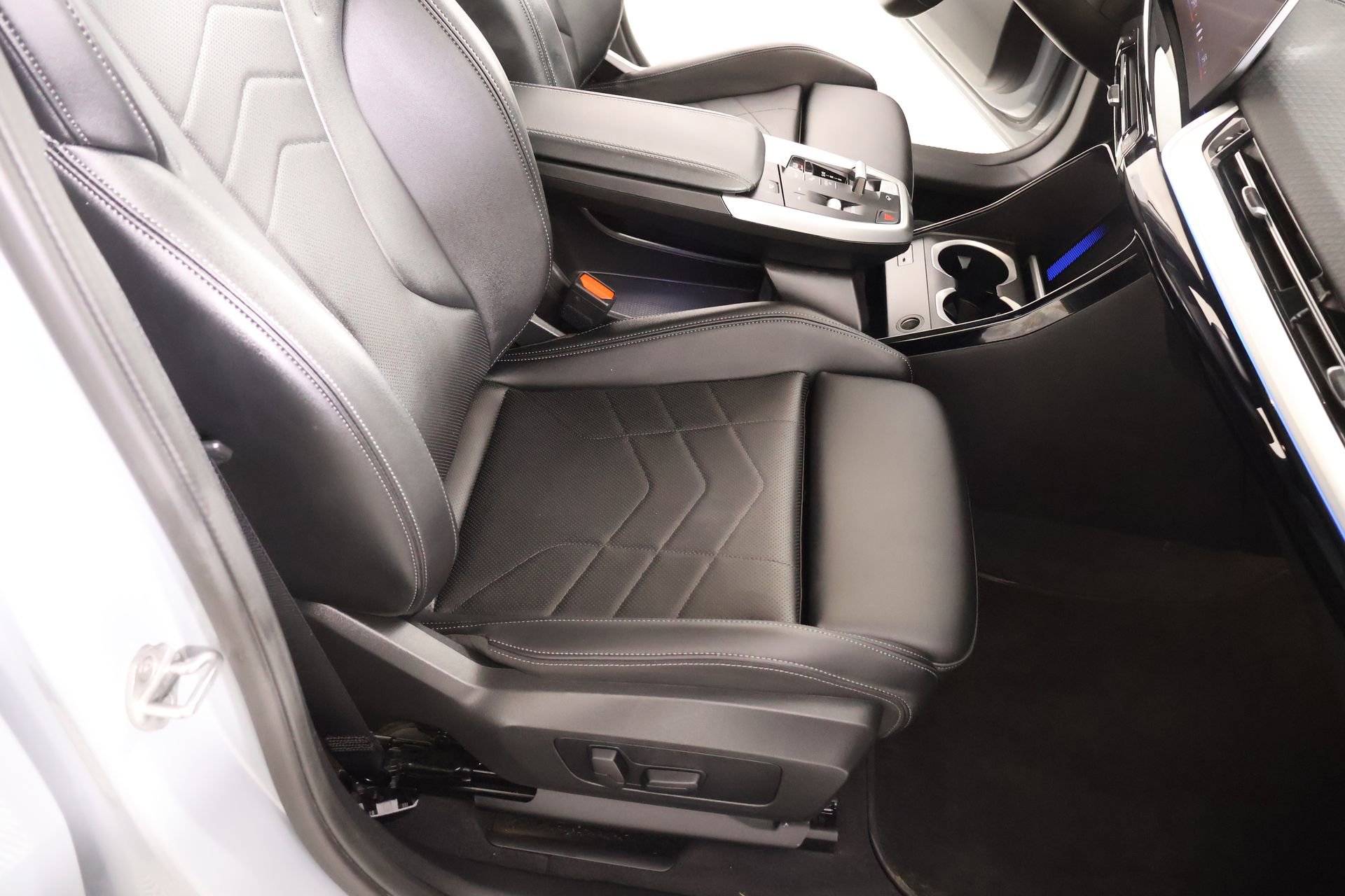 Used 2025 BMW X2 xDrive28i image 13