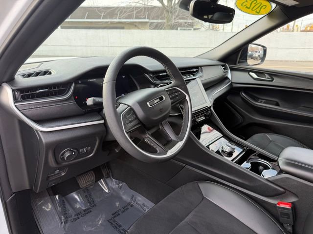 Used 2023 Jeep Grand Cherokee L Laredo image 10