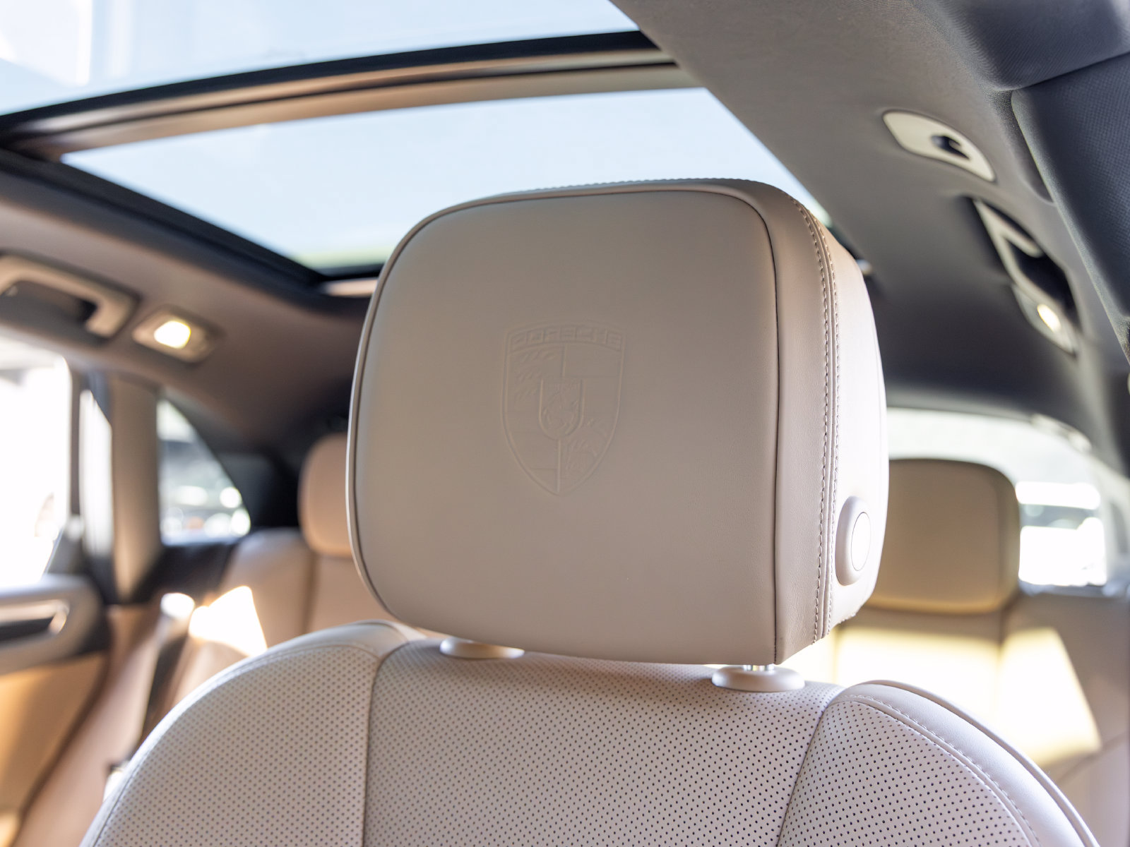 Certified 2026 Porsche Macan AWD/4WD image 33