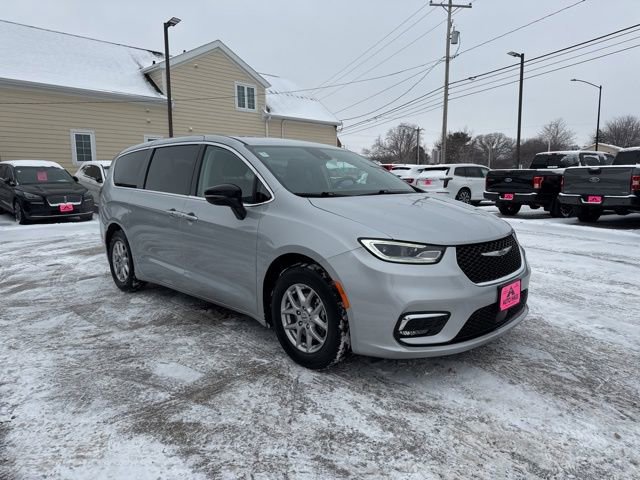 Used 2024 Chrysler Pacifica Touring-L image 23