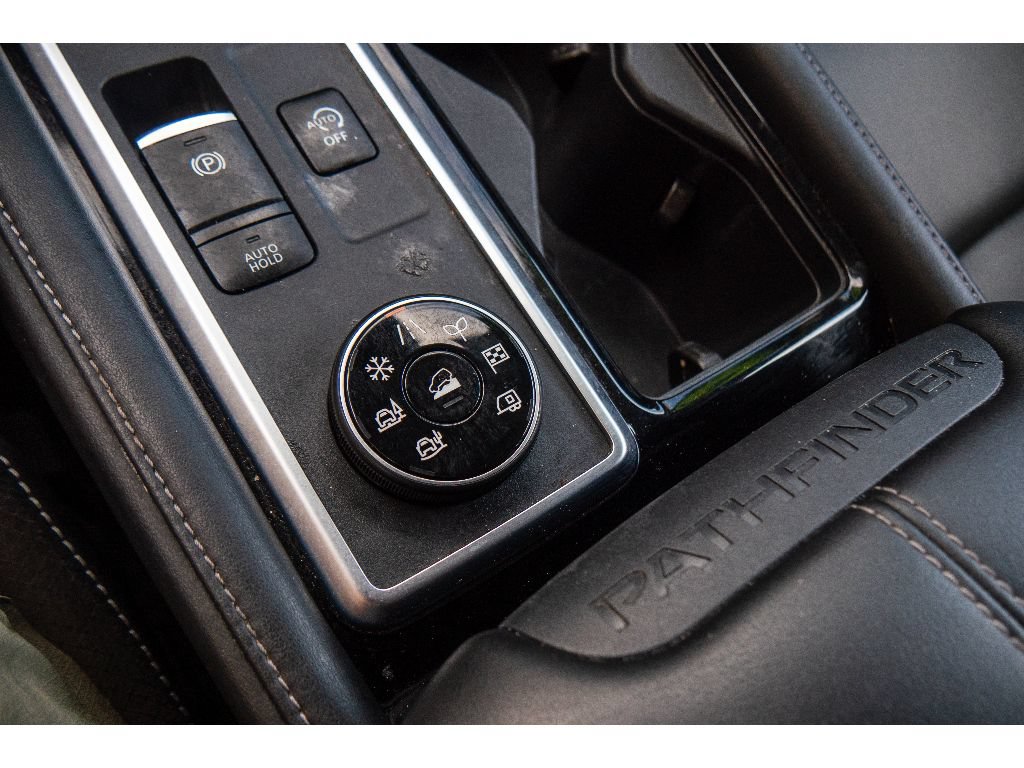 Used 2023 Nissan Pathfinder SL AWD/4WD image 27