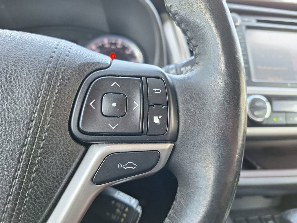 Used 2016 Toyota Highlander Limited Platinum image 21