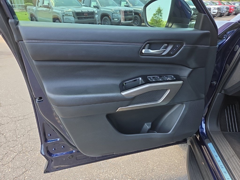 Used 2024 Nissan Pathfinder Platinum w/ Cargo Package FWD image 13
