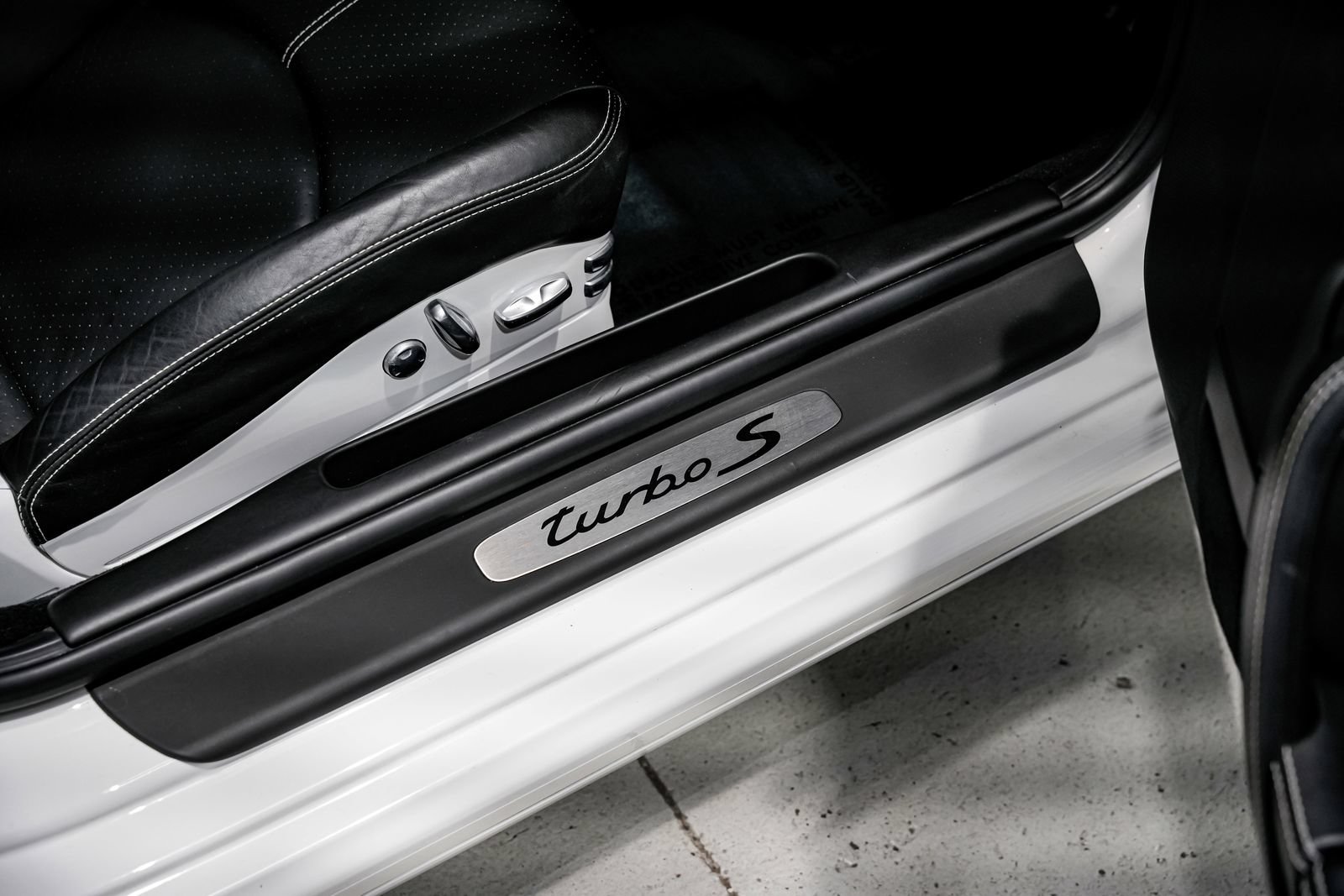 Used 2011 Porsche 911 Turbo S AWD/4WD image 28