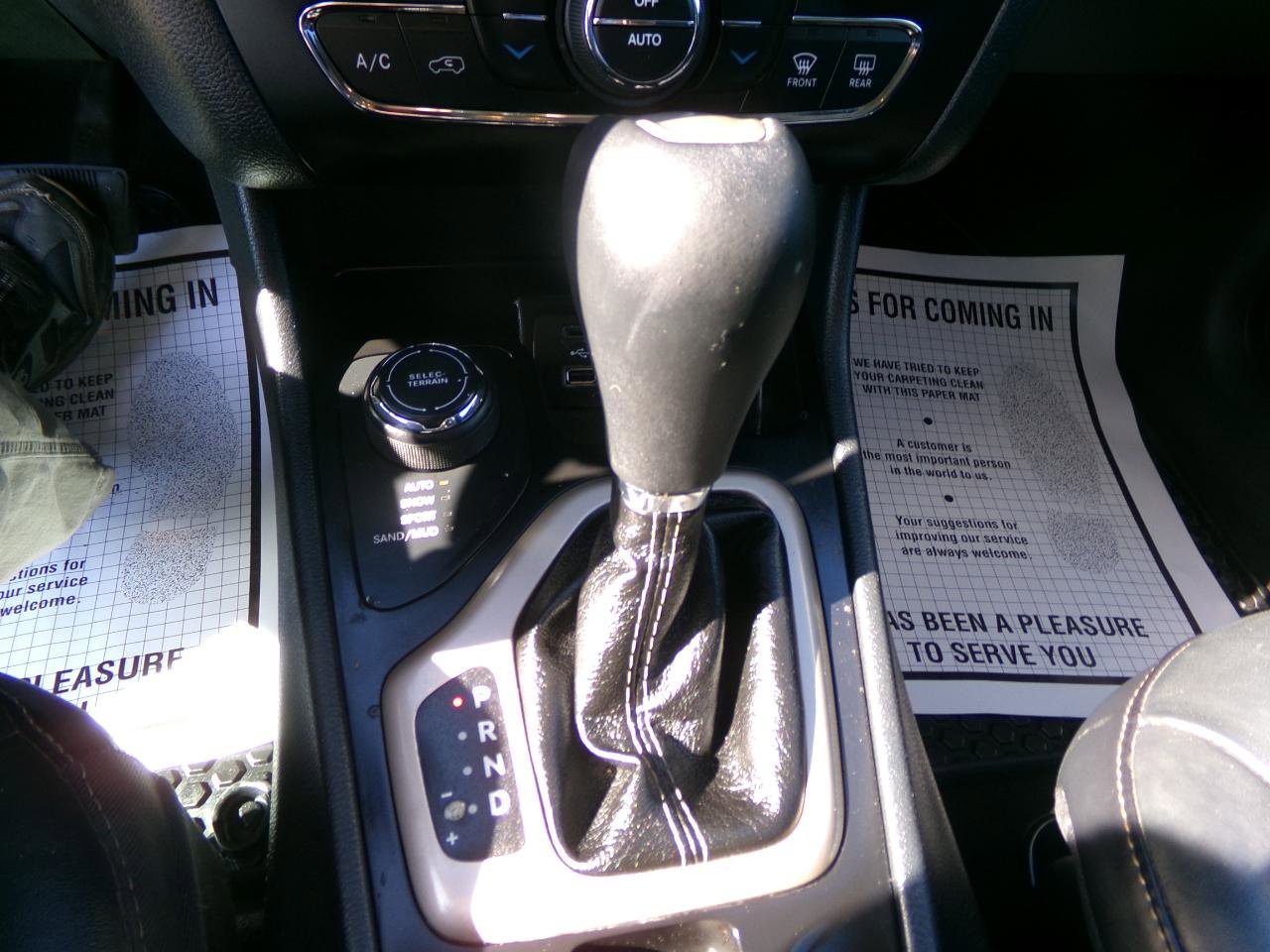 Used 2016 Jeep Cherokee Limited image 6