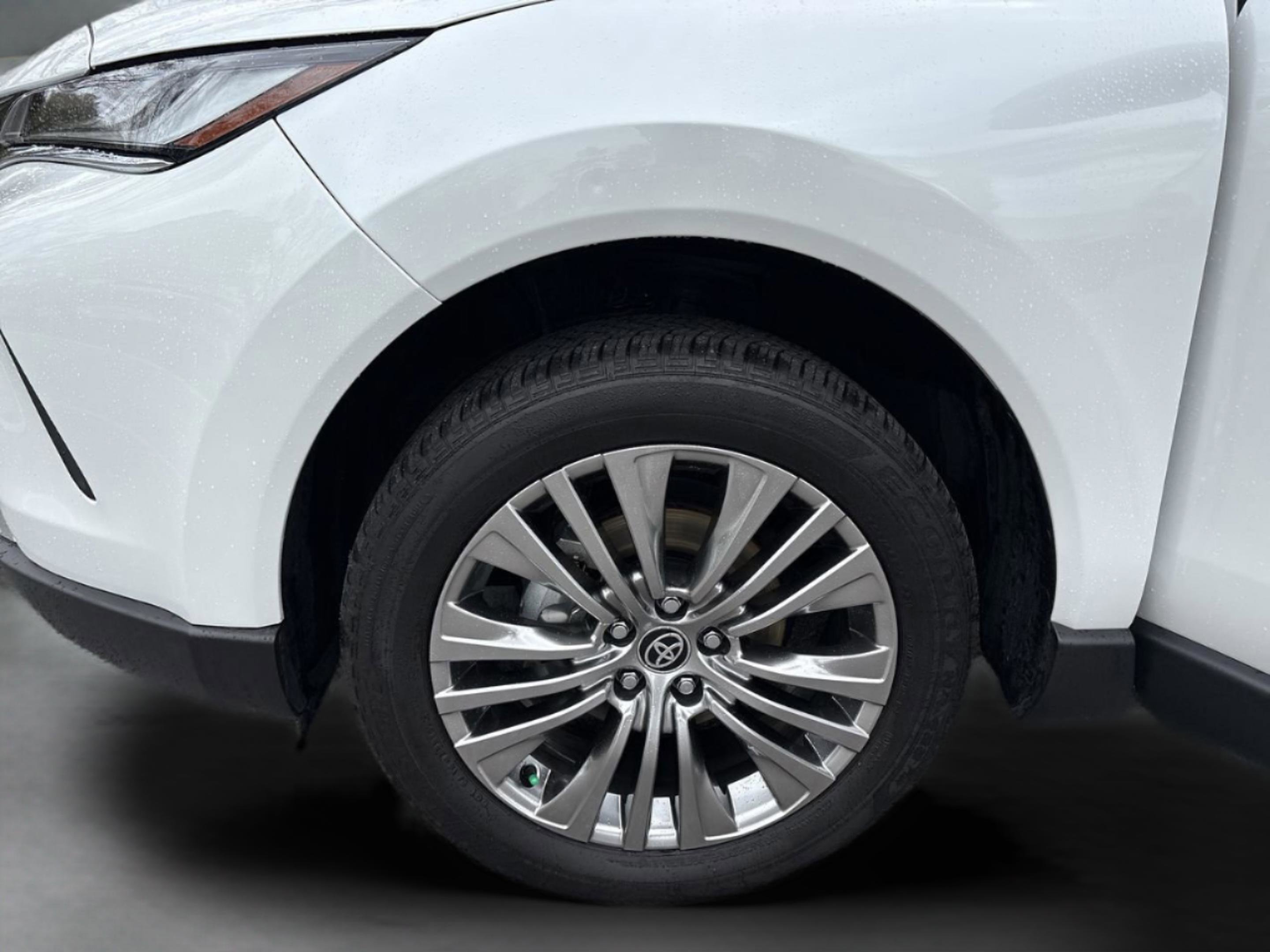 Used 2023 Toyota Venza Limited image 25