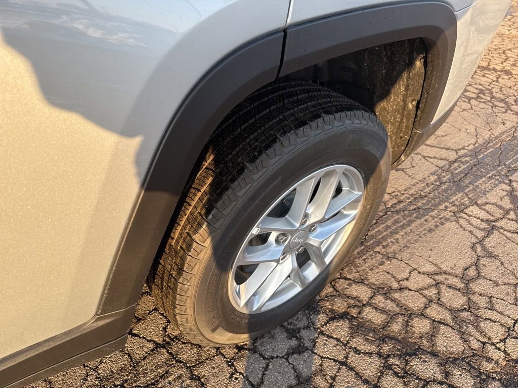 New 2025 Jeep Grand Cherokee L Laredo image 24