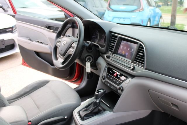 Used 2017 Hyundai Elantra SE FWD image 32