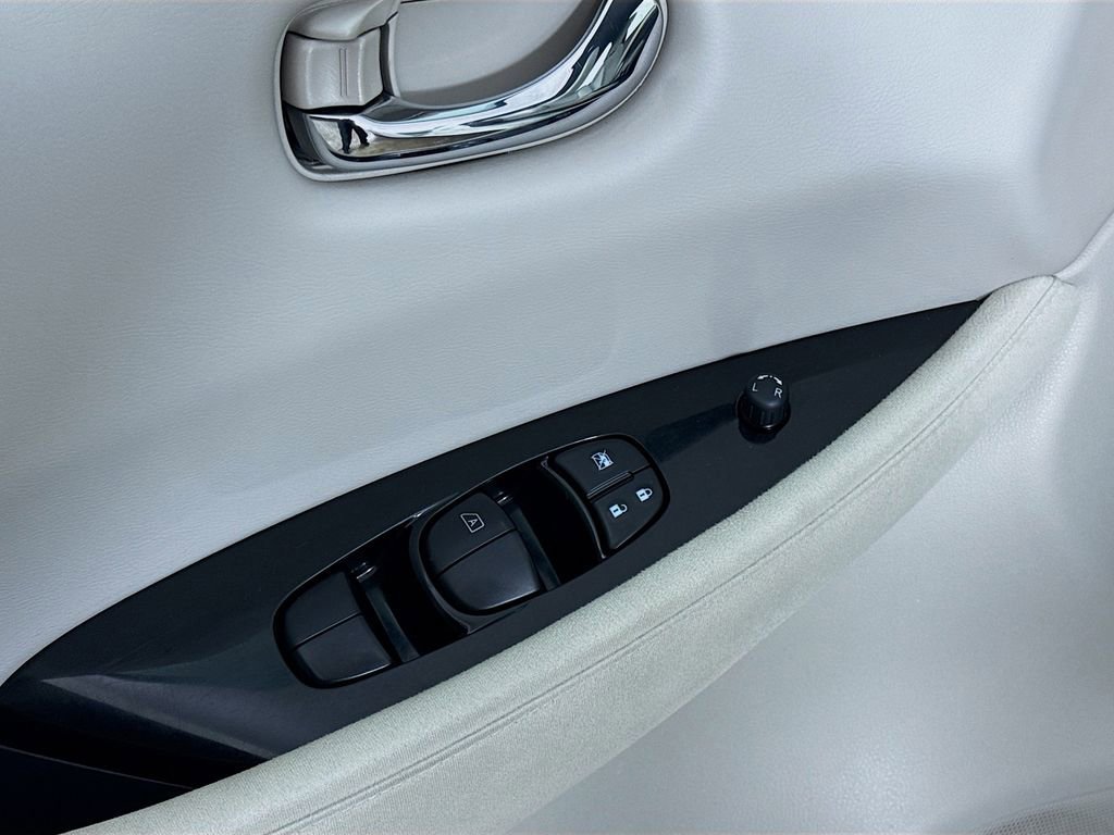 Used 2015 Nissan Leaf SV FWD image 22