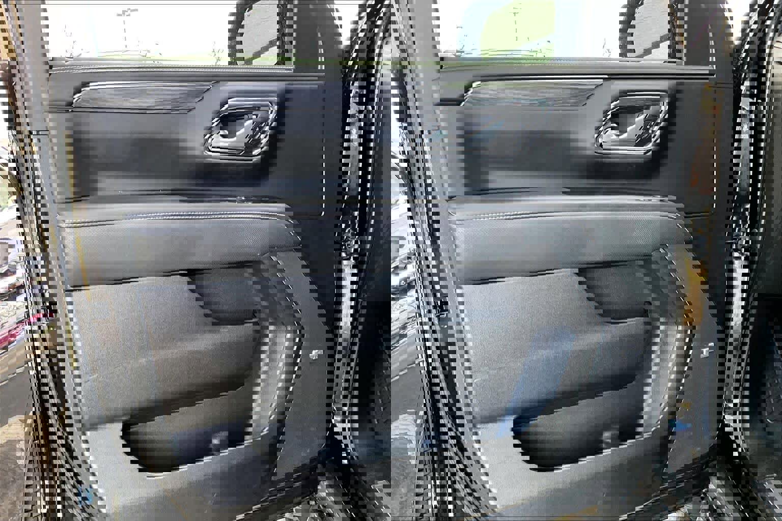 Used 2022 GMC Yukon SLT w/ SLT Premium Package image 22