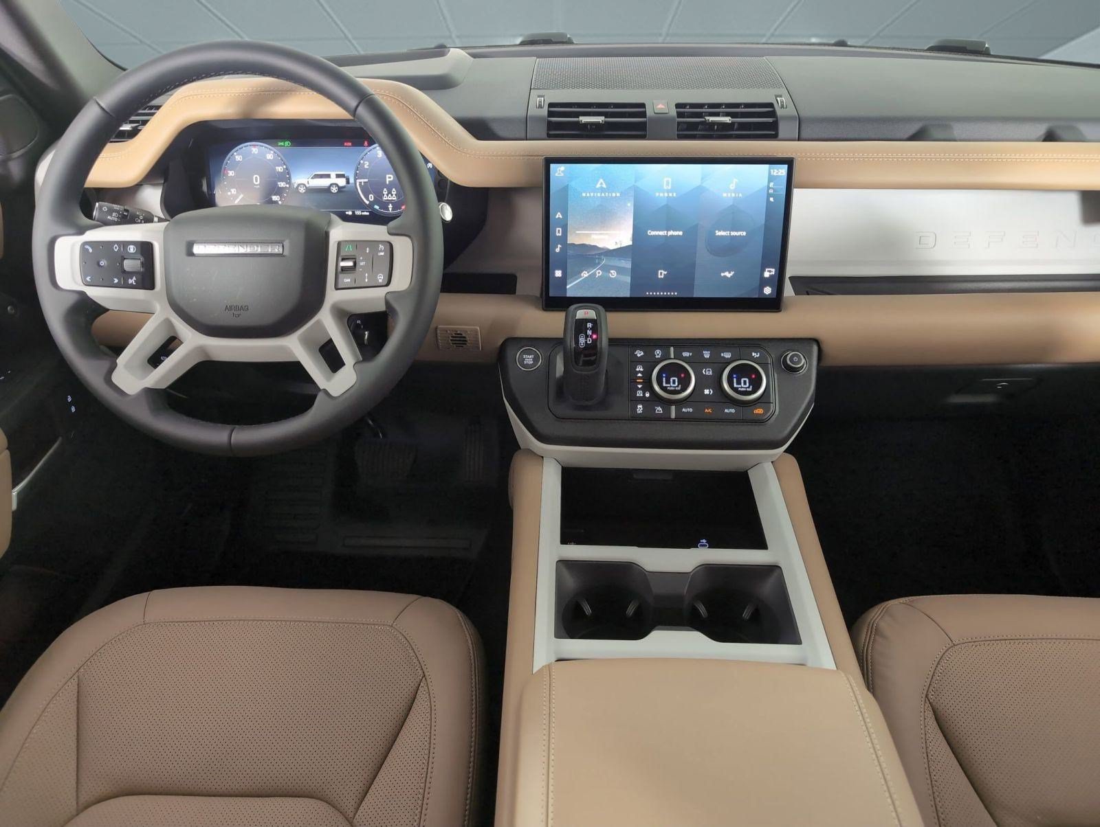 New 2025 Land Rover Defender 130 X-Dynamic SE AWD/4WD image 4