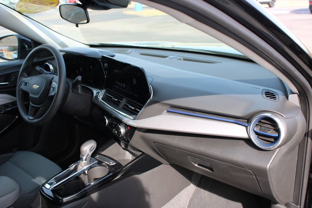 Used 2025 Chevrolet Trax LT image 26