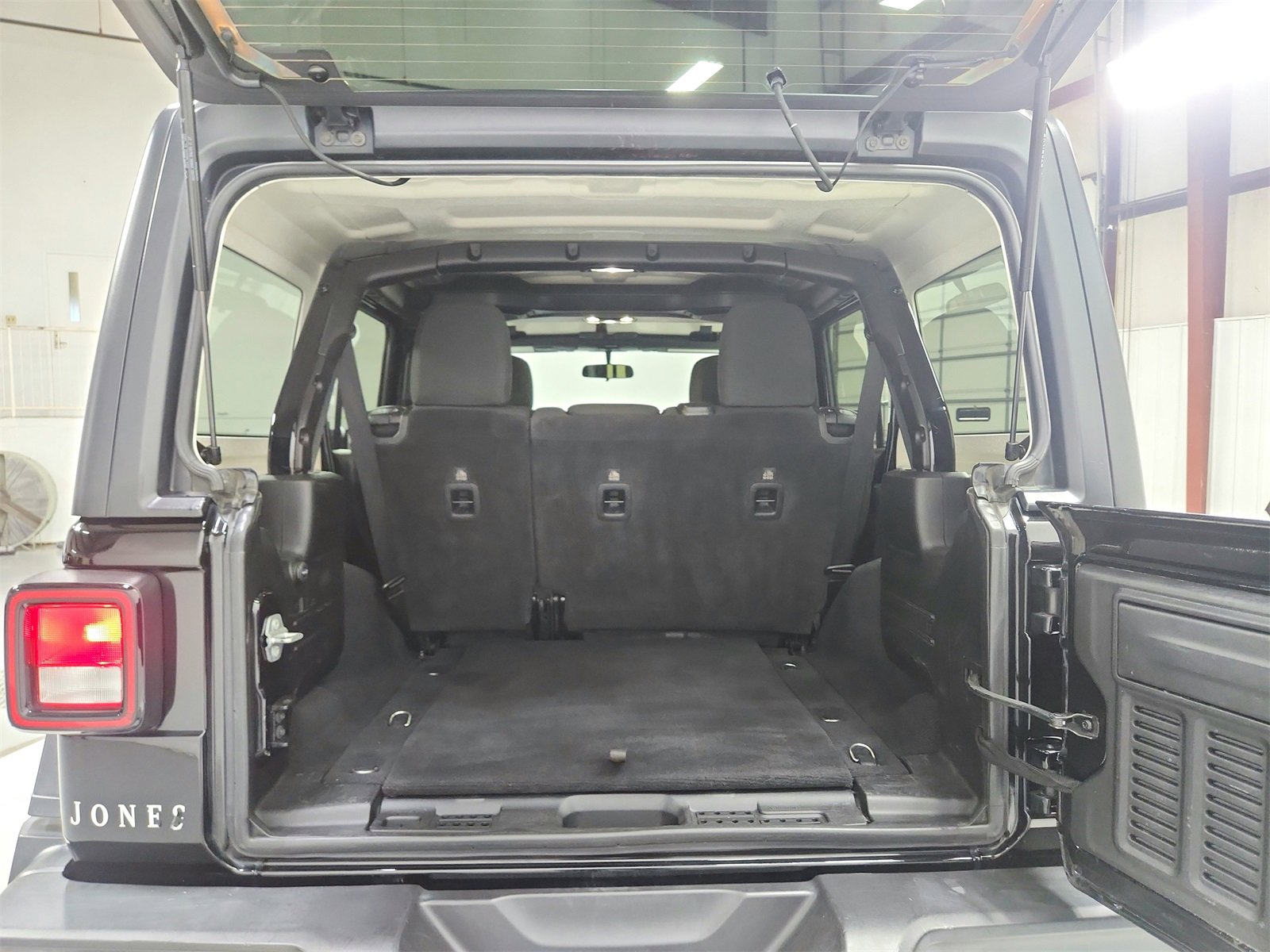 Used 2021 Jeep Wrangler Unlimited Rubicon image 38