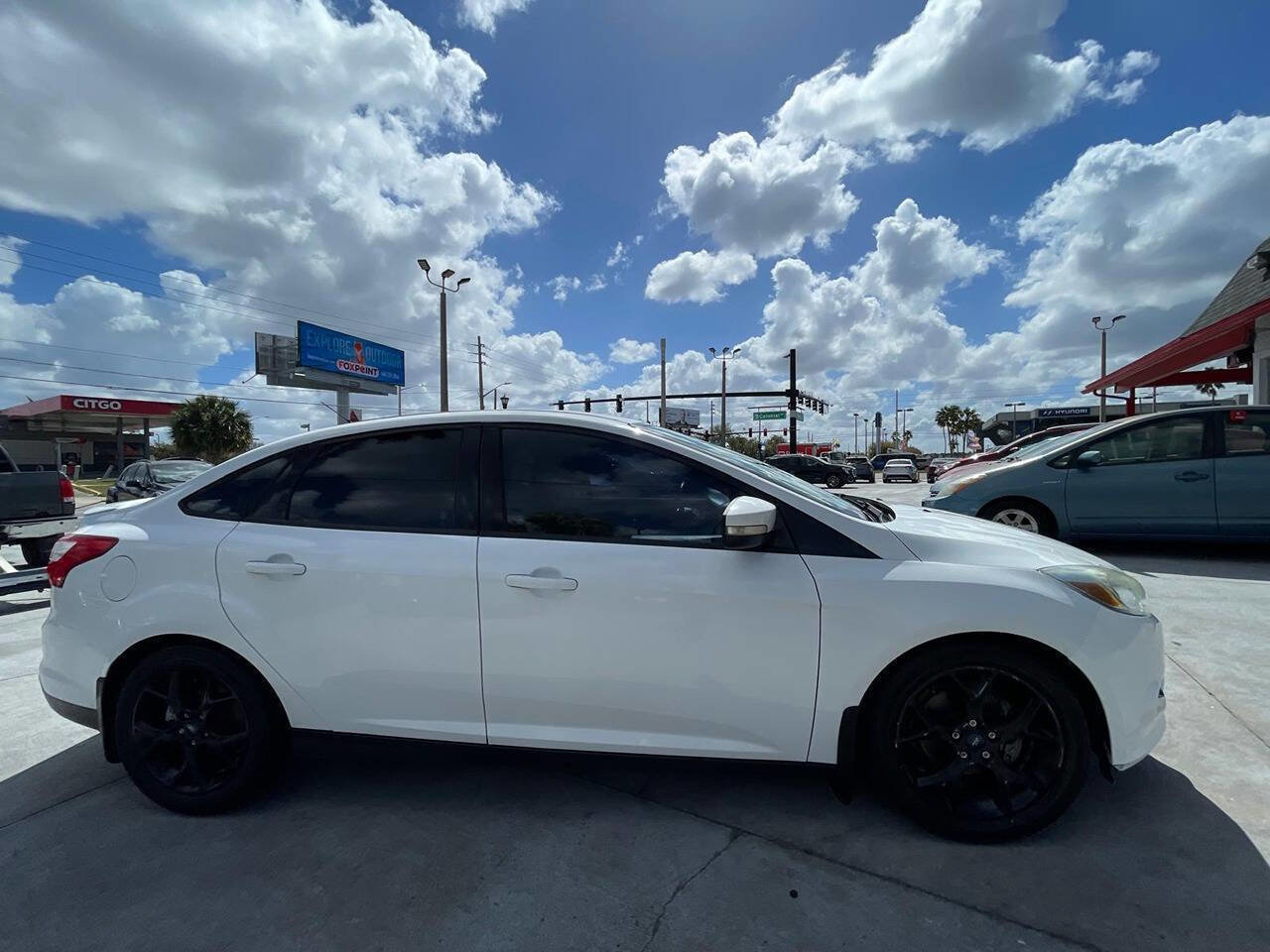 Used 2014 Ford Focus SE w/ Equipment Group 201A FWD image 10