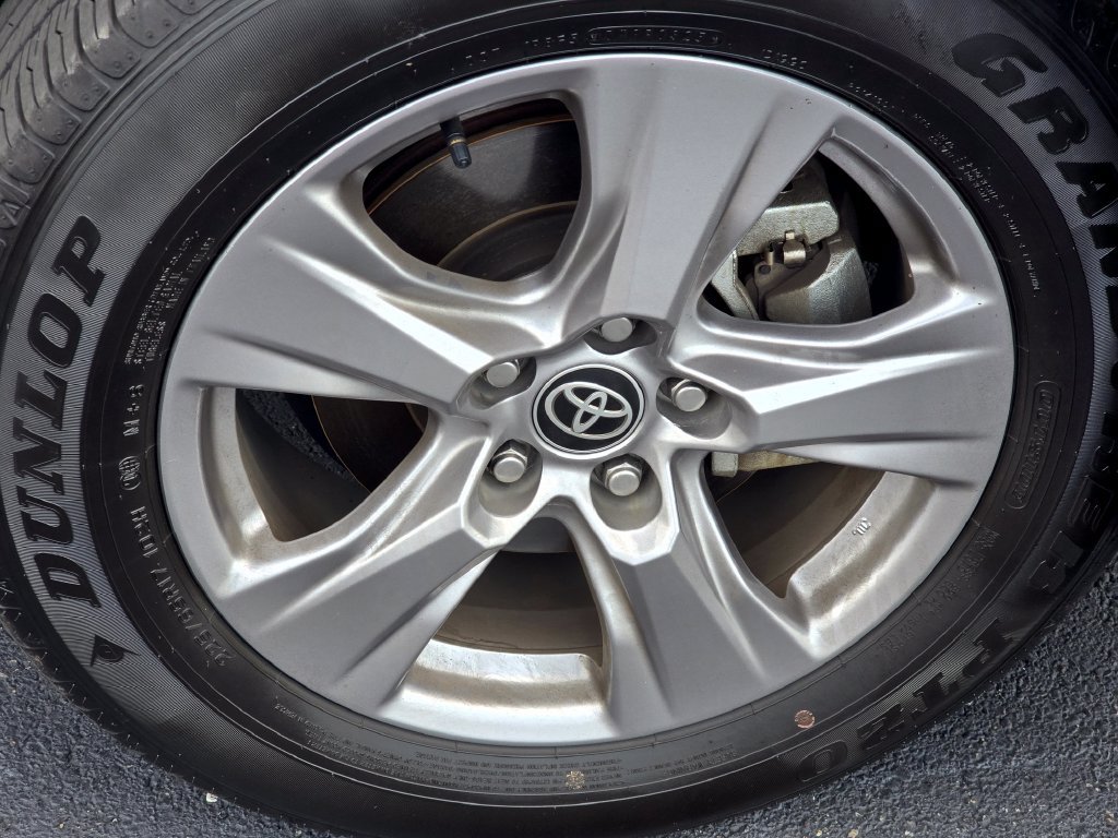 Used 2025 Toyota RAV4 XLE AWD/4WD image 10