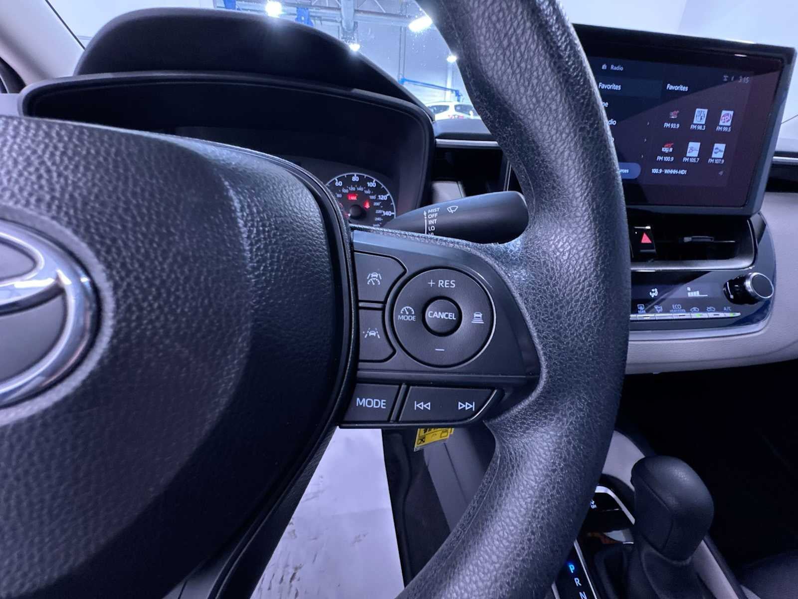 Used 2025 Toyota Corolla LE FWD image 21
