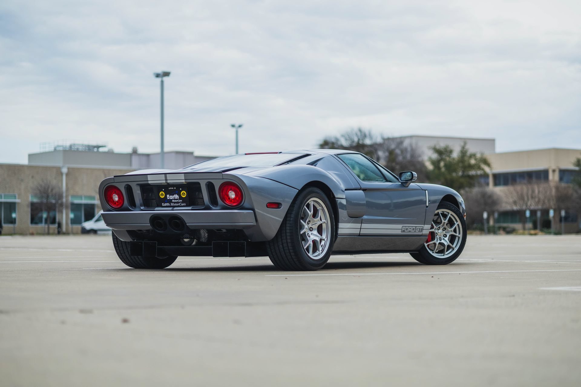 Used 2006 Ford GT RWD image 23