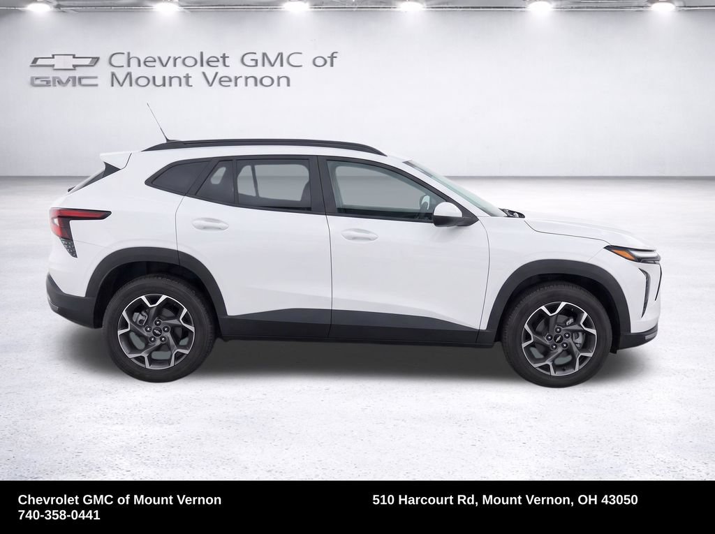 Used 2025 Chevrolet Trax LT FWD image 9