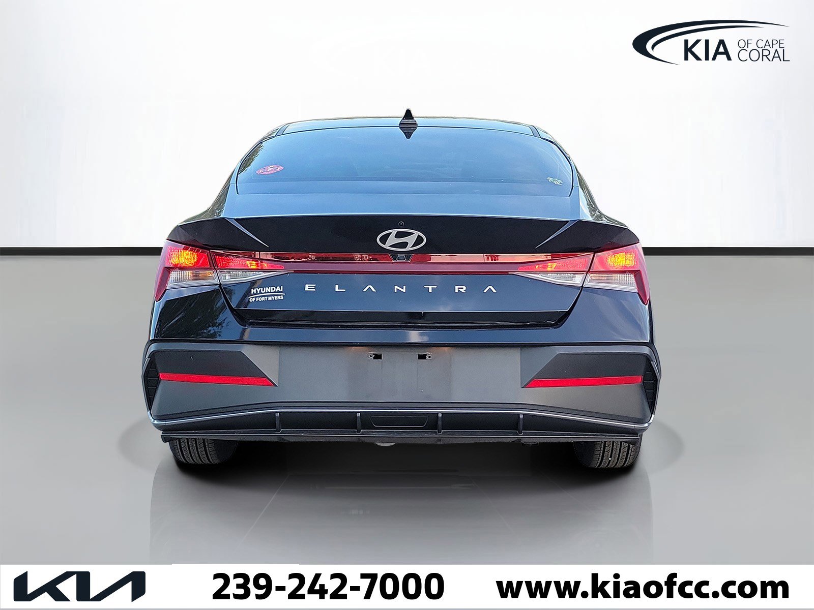Used 2024 Hyundai Elantra SEL image 4