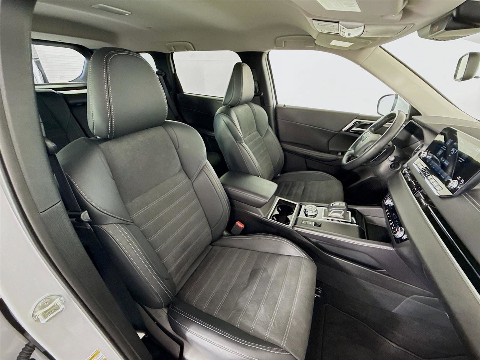 Used 2024 Mitsubishi Outlander SE image 23