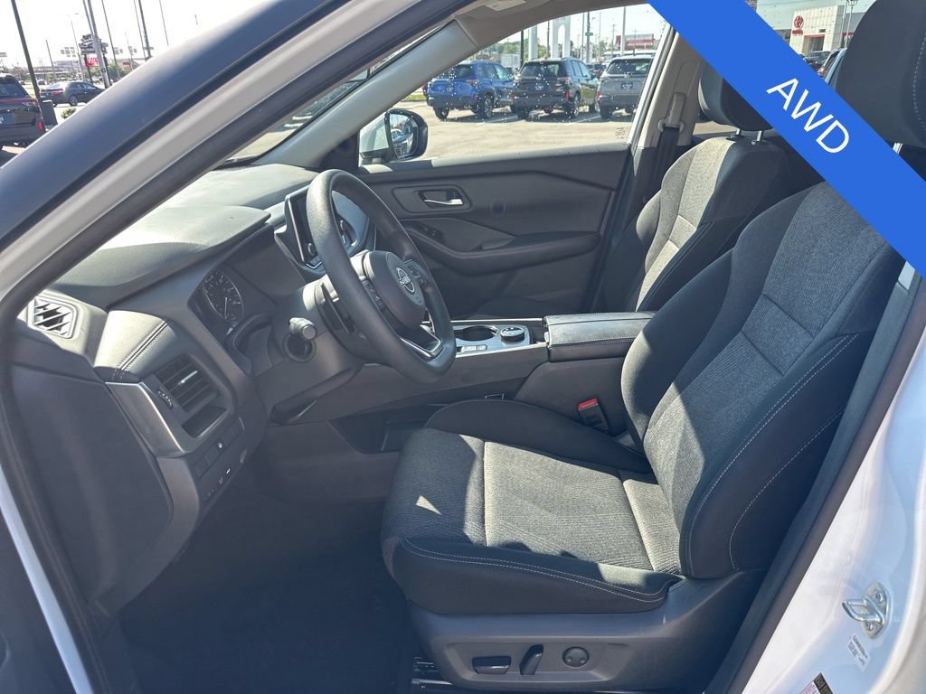 Used 2024 Nissan Rogue SV AWD/4WD image 9