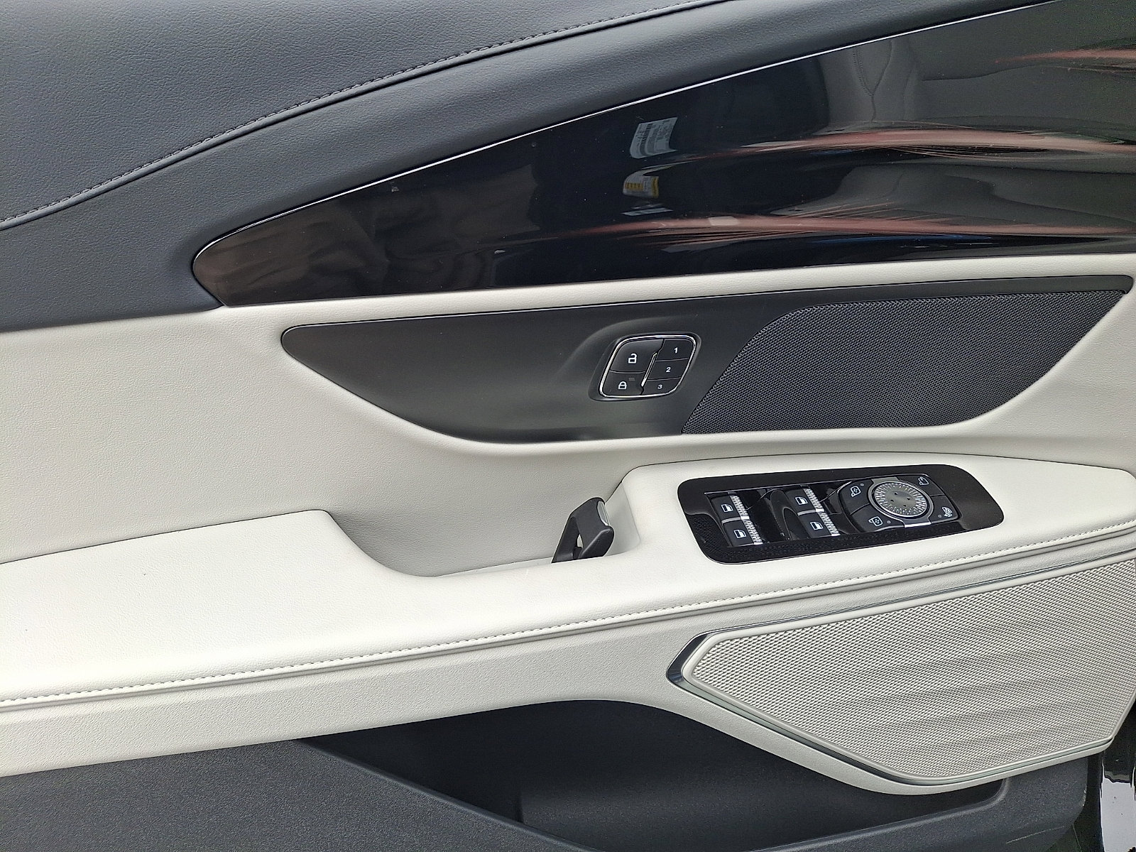 New 2026 Lincoln Nautilus Premier image 8