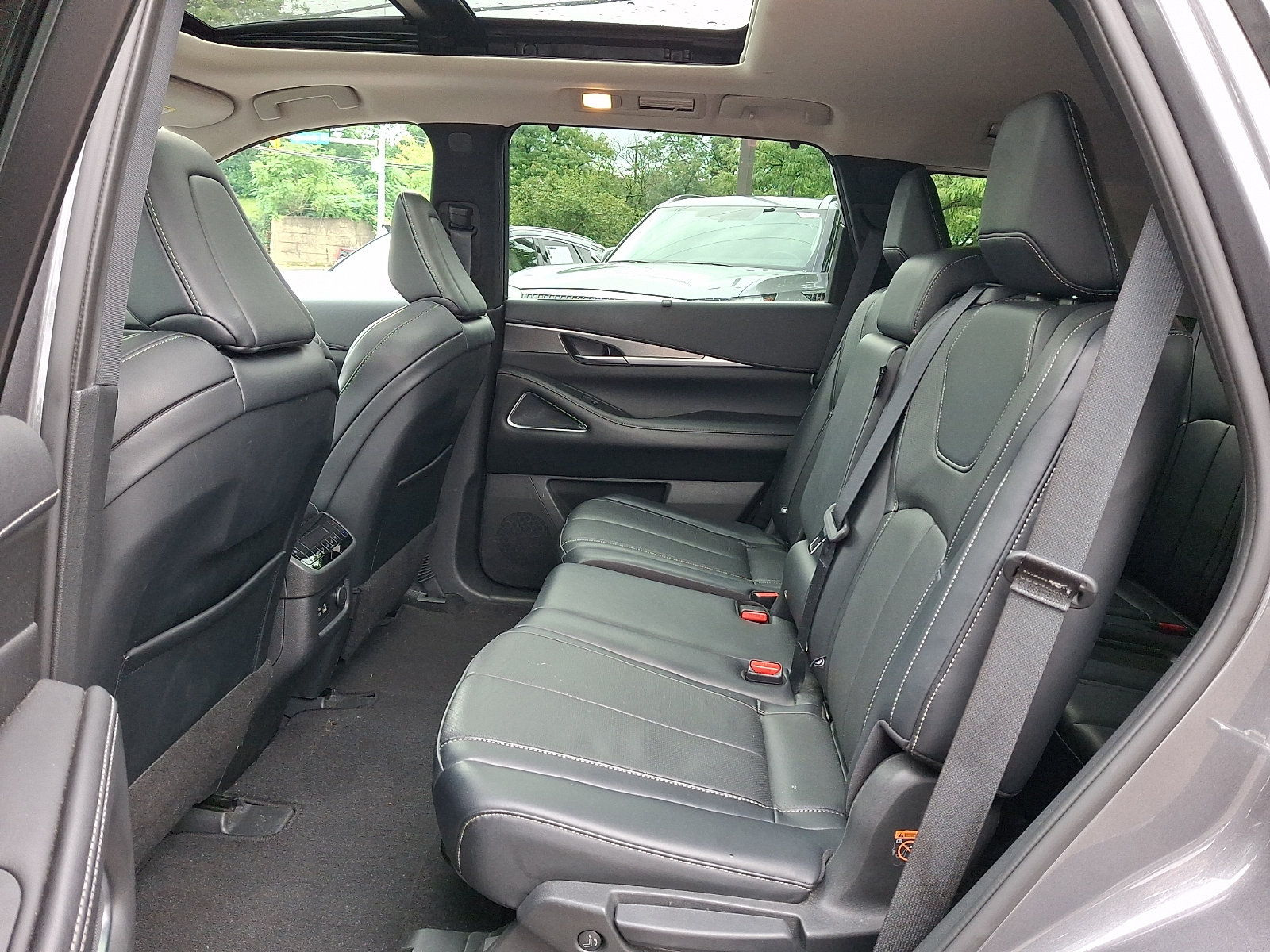 Certified 2023 INFINITI QX60 Luxe w/ Performance Audio Package AWD/4WD image 11