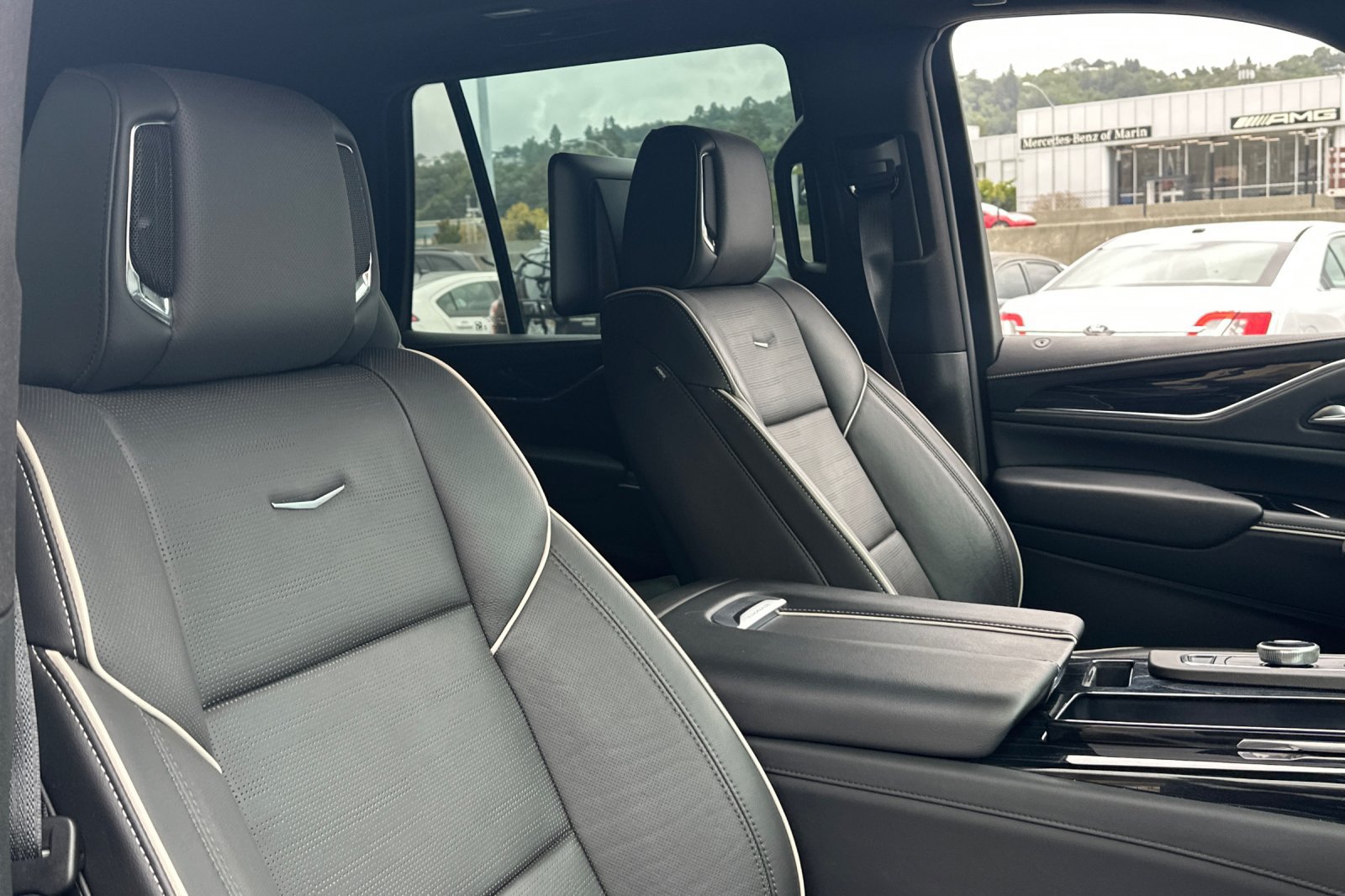 Used 2024 Cadillac Escalade Sport w/ LPO, ONYX Package AWD/4WD image 33