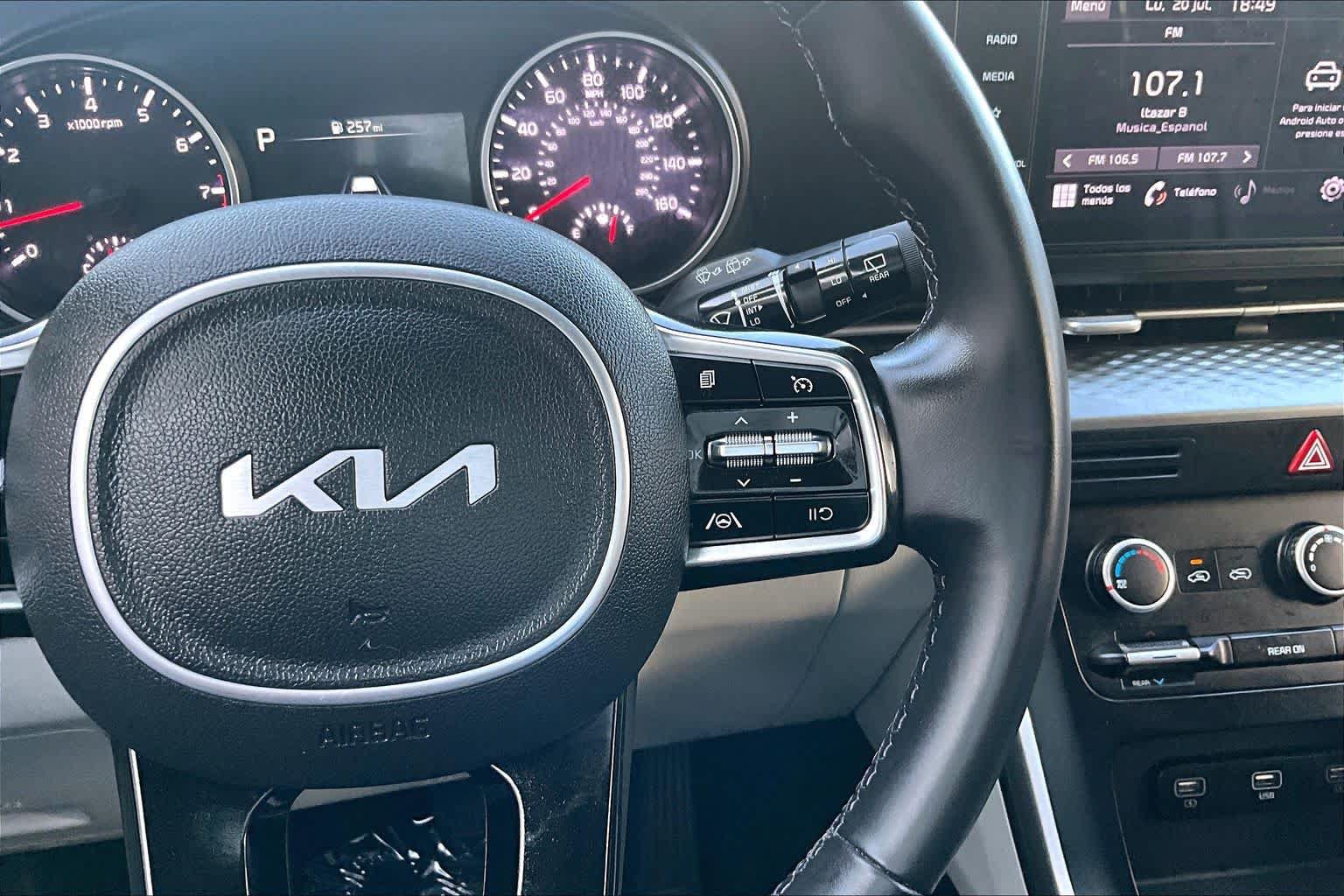 Used 2022 Kia Carnival LX FWD image 24