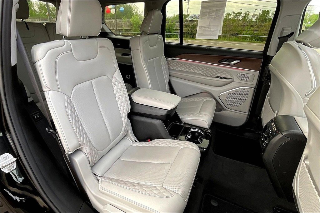 Used 2021 Jeep Grand Cherokee L Summit w/ Luxury Tech Group V image 27