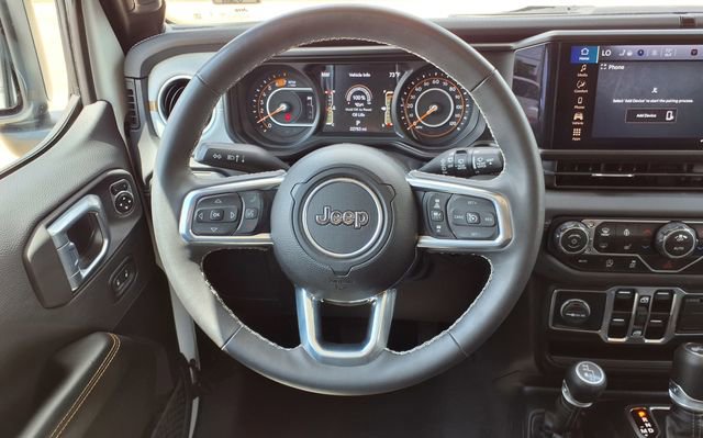 Used 2025 Jeep Wrangler Unlimited Sahara AWD/4WD image 22