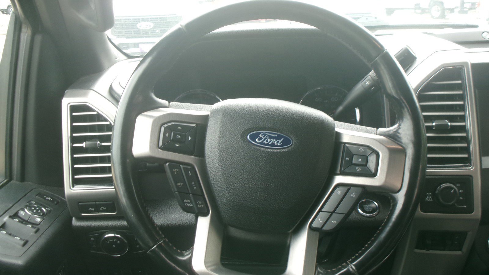 Used 2019 Ford F250 Platinum w/ Platinum Ultimate Package AWD/4WD image 19