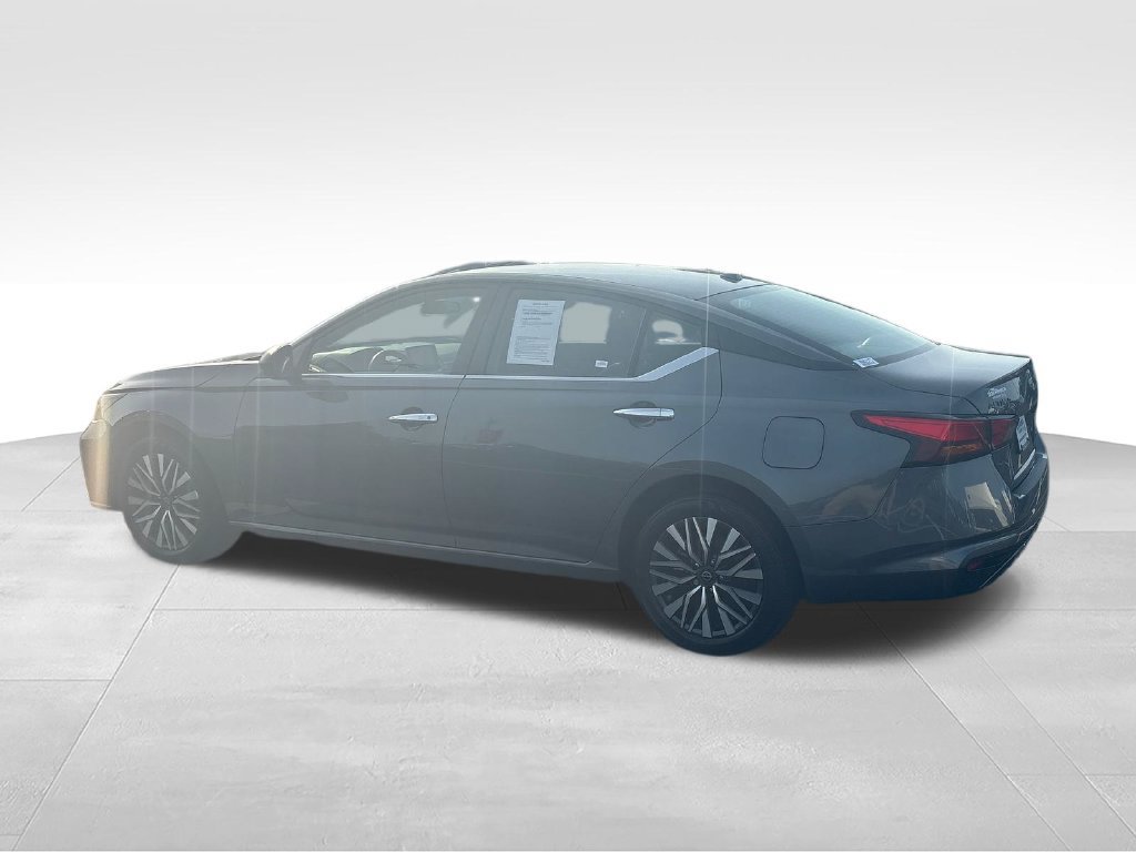 Used 2024 Nissan Altima 2.5 SV AWD/4WD image 4