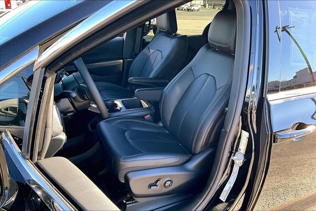 New 2026 Chrysler Pacifica Select image 8